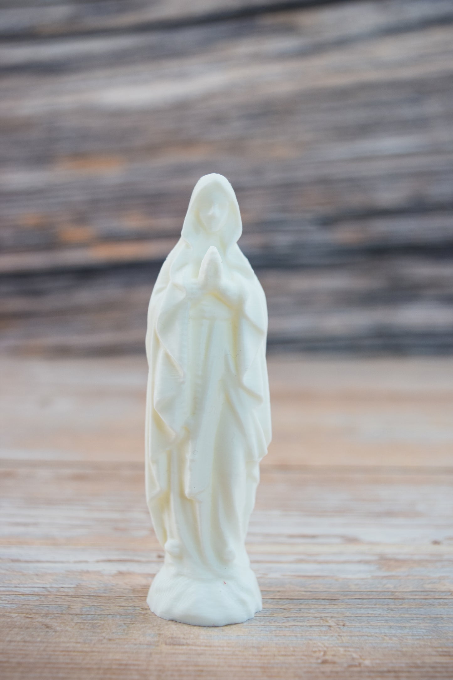 Mary Praying Statue