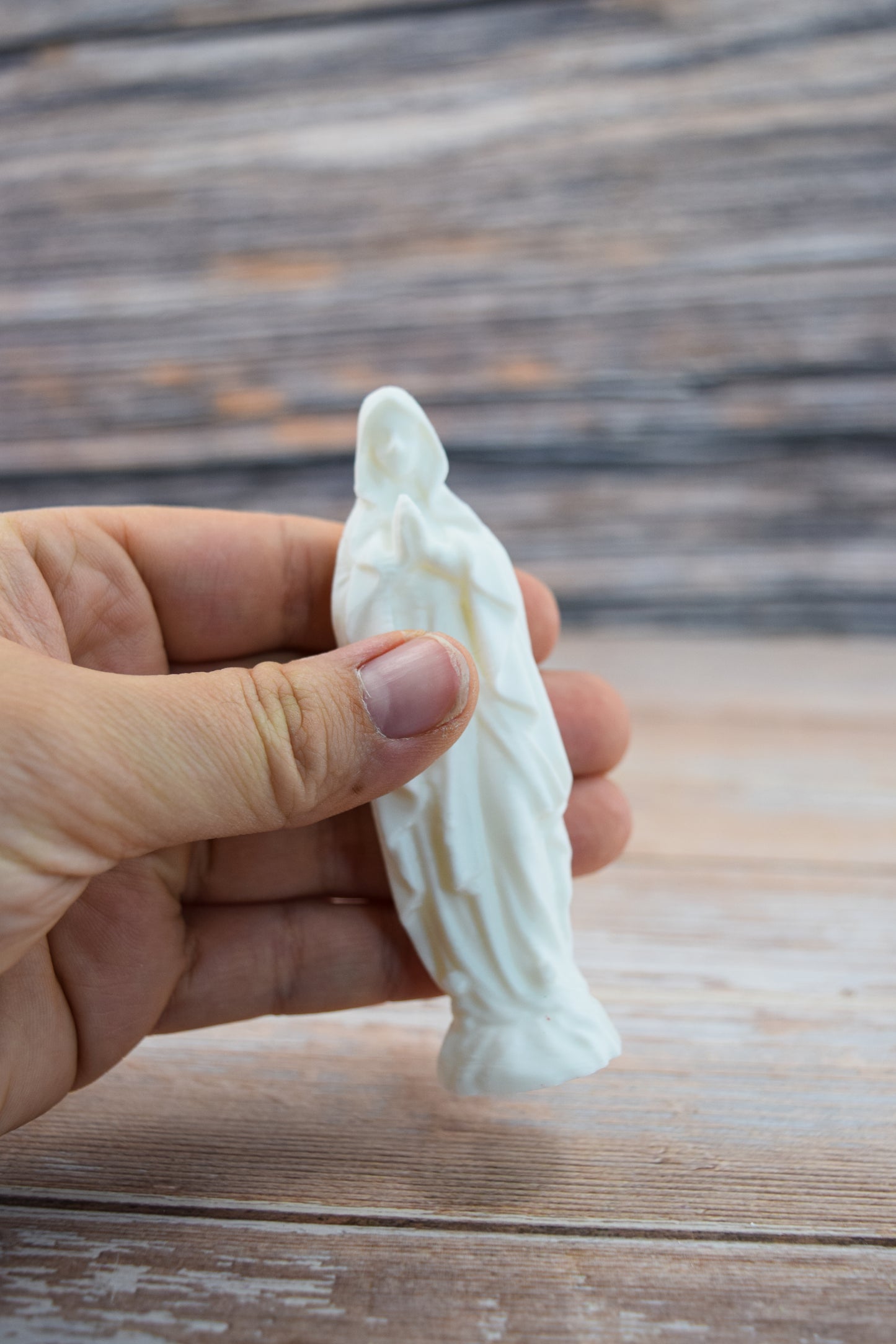 Mary Praying Statue